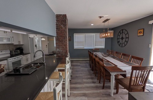 Parksville House | Manor house renovated with rustic charm