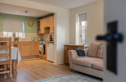 Potter Brompton Cottage | Manor Rise - a holiday cottage that sleeps 4 guests in 2 bedrooms