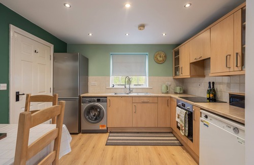 Potter Brompton Cottage | Manor Rise - a holiday cottage that sleeps 4 guests in 2 bedrooms