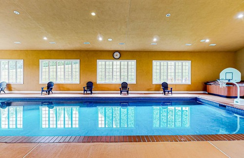 Lutherville Timonium House | Manor w/ private, indoor pool, hot tub, sauna, & in-home theater