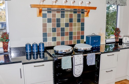 Chester Cottage | MANOR WOOD, pet friendly, luxury holiday cottage in Farndon