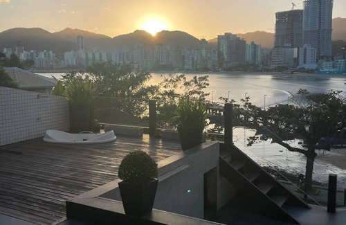 Canto da Praia House | Mansão com com Piscina e Incrivel Para o Mar e Cidade de Itapema