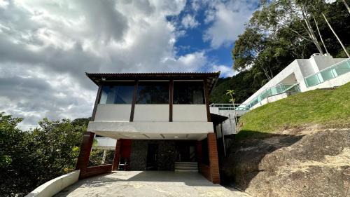 Cantagalo House | Mansão da Montanha