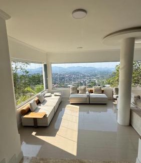 Cantagalo House | Mansão da Montanha