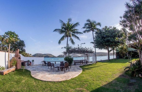 Village da Ferradura Villa | Mansão Pé na Areia da Praia da Ferradura