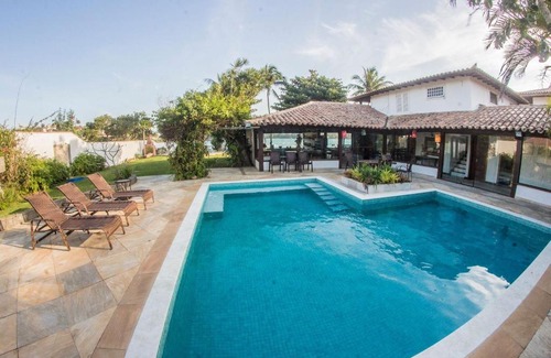 Village da Ferradura Villa | Mansão Pé na Areia da Praia da Ferradura