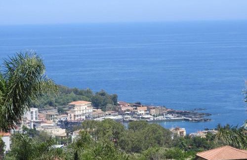 Aci Catena Apartment | Mansarda sul mare dei Ciclopi