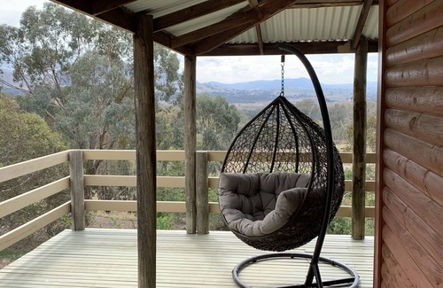 Mansfield House | Mansfield Colonial Cabin with Stunning Views