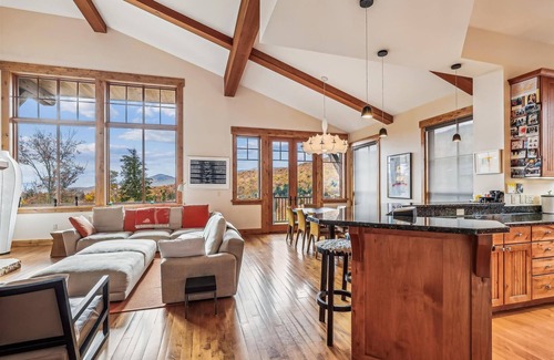 Stowe Area House | Mansfield Mountain Retreat: 4 br ski-in/ski-out, fireplace, free ski shuttle, a/c, decks!