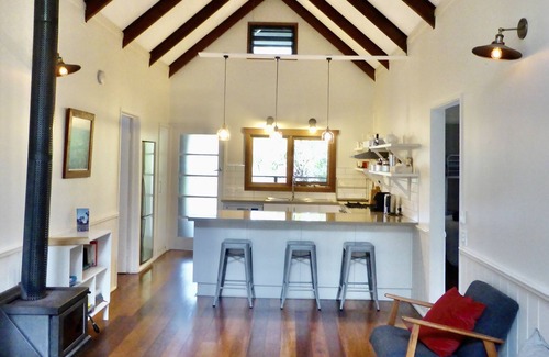 Tinonee Cottage | Mansfield on the Manning Wattle Cottage- country cottage on riverfront property