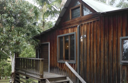 Tinonee Cottage | Mansfield on the Manning Wattle Cottage- country cottage on riverfront property