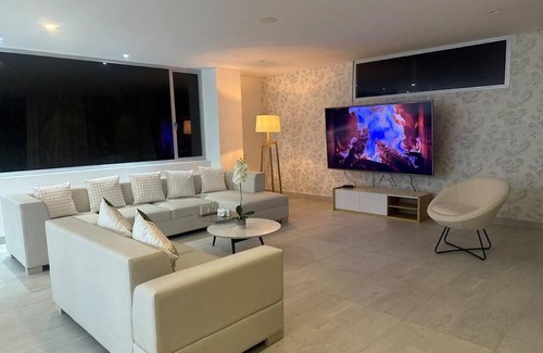 Medellin House | Mansión en El Poblado vista increíble a Medellín