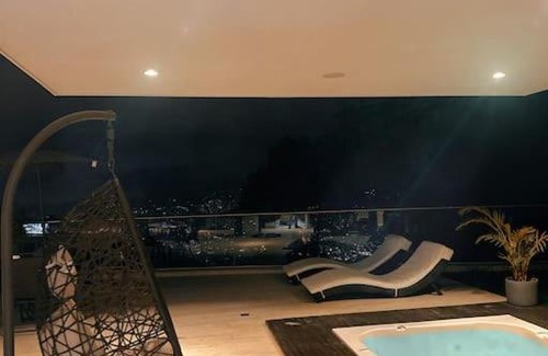 Medellin House | Mansión en El Poblado vista increíble a Medellín