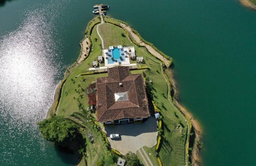 El Penol Villa | Mansión en Guatapé - Colombia