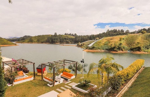 El Penol Villa | Mansión en Guatapé - Colombia