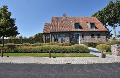 Lichtervelde Villa | Mansion Den Ast with jacuzzi and garden