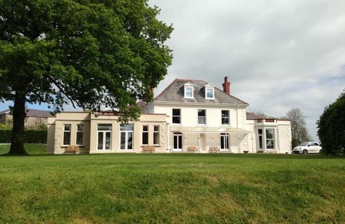Llanybri House | Mansion House Llansteffan