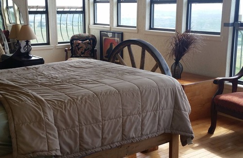 Meridian Bed & Breakfast | Mansion in Meridian, TX - Great central location for vacation in Bosque County