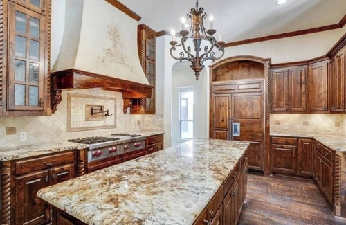 Westlake House | Mansion Of Westlake 6 bedrooms 6.5 Bath 6 car Garage & Pool & Apartment 2 acres