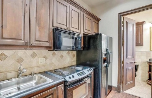 Westlake House | Mansion Of Westlake 6 bedrooms 6.5 Bath 6 car Garage & Pool & Apartment 2 acres