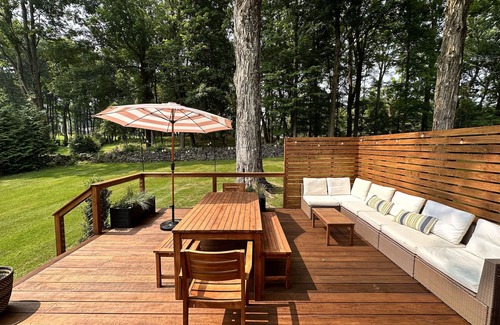 Kingston House | Mansion-on-the-hill elegance close to all the Hudson Valley has to offer.