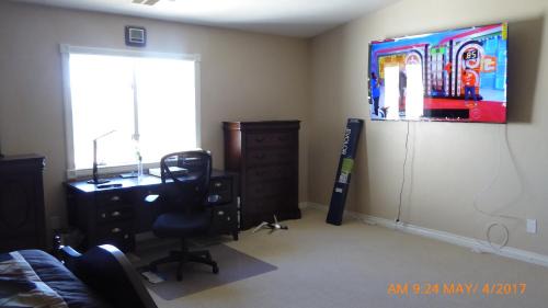Hemet House | Mansion on the Hill let 4 Rooms, 5th cost extra