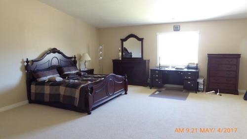 Hemet House | Mansion on the Hill let 4 Rooms, 5th cost extra