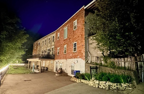 Bellevue House | Mansion on the Mississippi River - Hot Tub - Beach - 7 Bedrooms