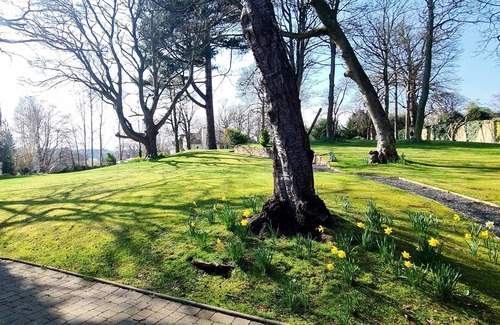 Inveresk House | MANSION SLEEPS 12 EASY ACCESS TO CITY