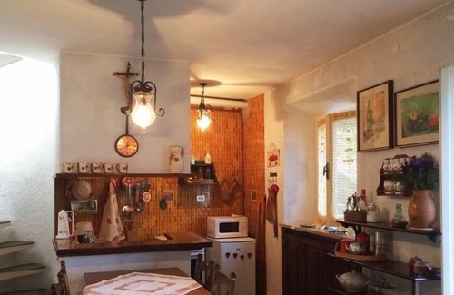Verucchio House | Mansion - Verucchio House with garden