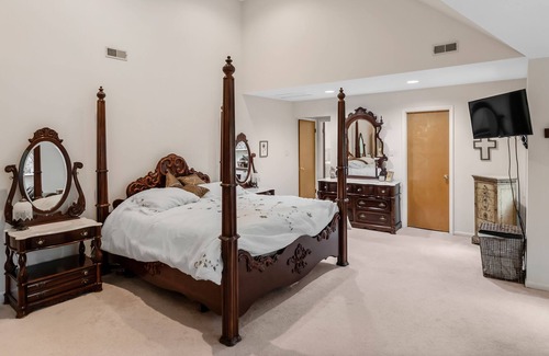 Medford House | Mansion with resort just half-hour from Philadelphia