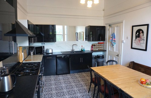 Ryde House | MANSION WITH SWIMMING POOL, GAMES ROOM, SEA VIEWS, SANDY BEACHES 2 MINS WALK