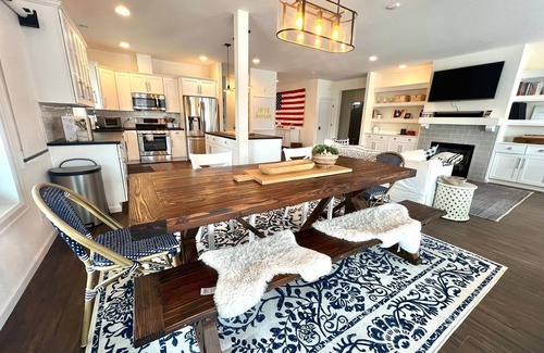 Manson House | Manson's Arrowhead Lake House with Dock