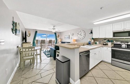 Fort Walton Beach Condo | Manta Ray 413@ Pelican Isle Beach Serv/Fish/Relax * Beach Front*