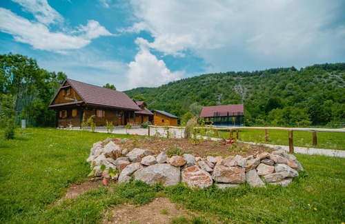 Trnovac Cabin | Manuela
