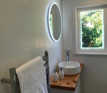 Blackpool House | Manuka Cottage Oneroa