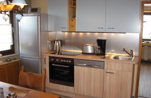 Heimfeld Apartment | Many excursion destinations, e.g. Museumsdorf, wildlife park, Altes Land, opera, theater and musical.
