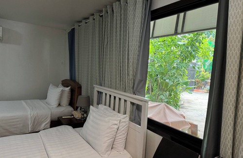 Thung Maha Mek House | Many Trees