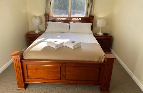 Porongurup Apartment | Manyat Peak cottages Kestrel