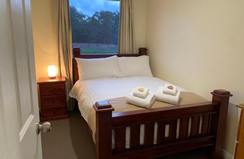 Porongurup Apartment | Manyat Peak cottages Kestrel