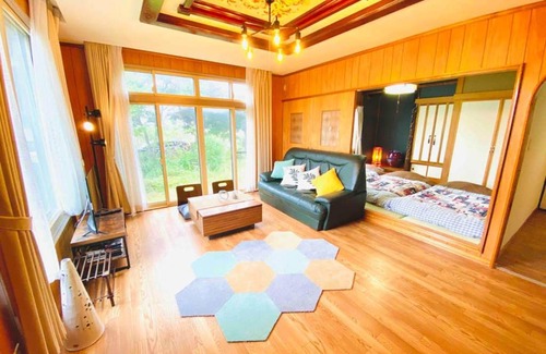 Shiraoi House | Manyi's Onsen House 天然温泉マンイの湯