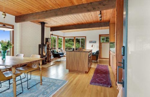 Neahkahnie Beach Apartment | Manzanita Beach Ocean View Cabin Pet Friendly