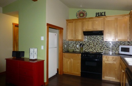 Manzanita House | Manzanita Lover's Bungalow; Perfect for "TWO"; 1/2 Block from Beach