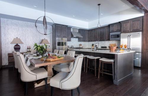 Truckee House | Maple by AvantStay Modern Mountain Home w Cozy Fire Pit 15 Mins frm Northstar