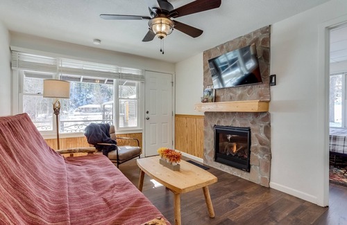 Lyons Cabin | Maple Cabin-RMNP*Pet Friendly*Winter Getaway!