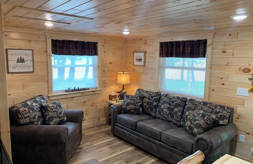 Alden Cottage | MAPLE COTTAGE - Lakefront on Thayer Lake in Alden with WiFi, AC