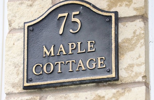 Broadway Cottage | MAPLE COTTAGE, pet friendly, with a garden in Broadway