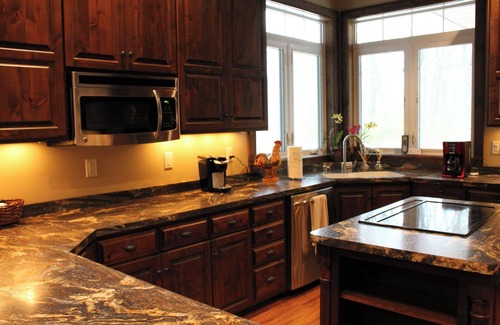 Alexandria House | Maple Drive Lodge Getaway - Perfect for Large Groups!