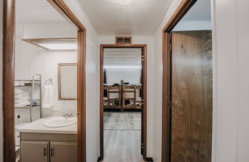 Maple Falls House | Maple Falls Cabin #42 - Hot Tub - BBQ - WiFi - Sleeps 17