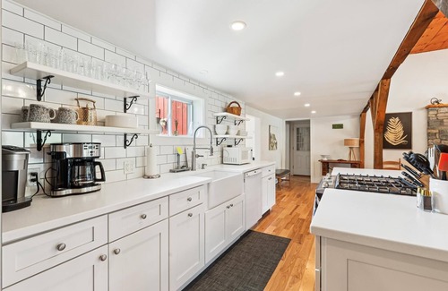 Morrisville House | Maple Fox: large 2br, wood stove, deck, & firepit!